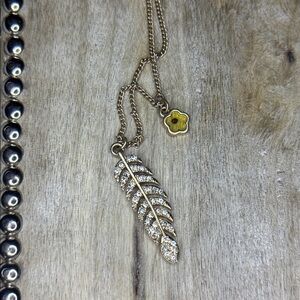 Premier Designs Long GP Feather 🪶 Necklace
